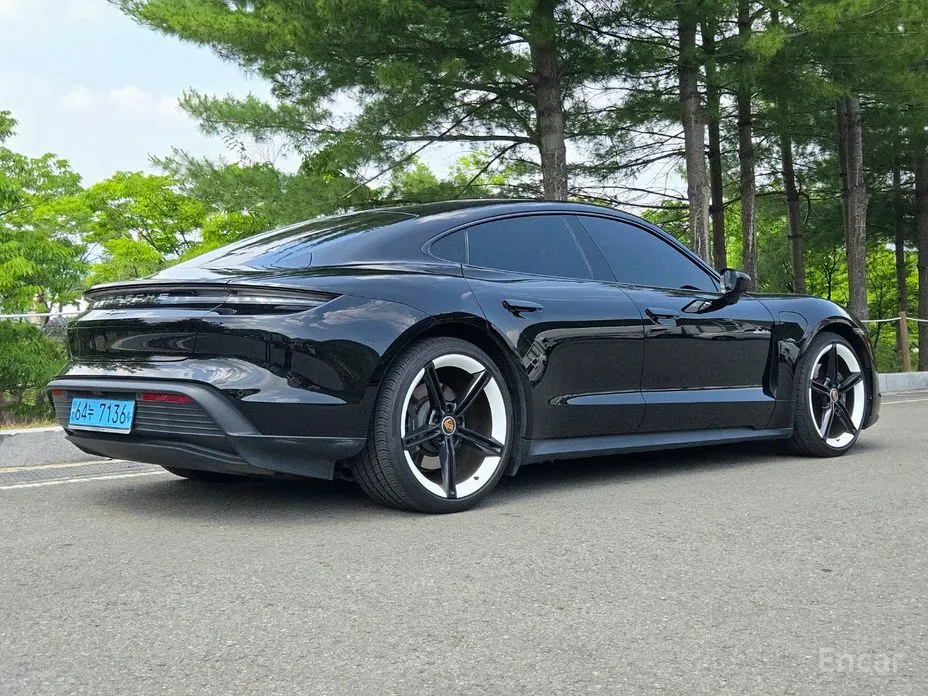 Фото 3 - Porsche Taycan