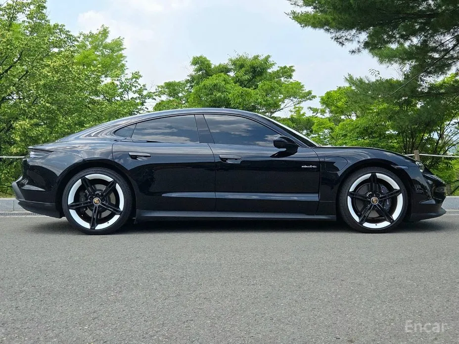 Фото 4 - Porsche Taycan