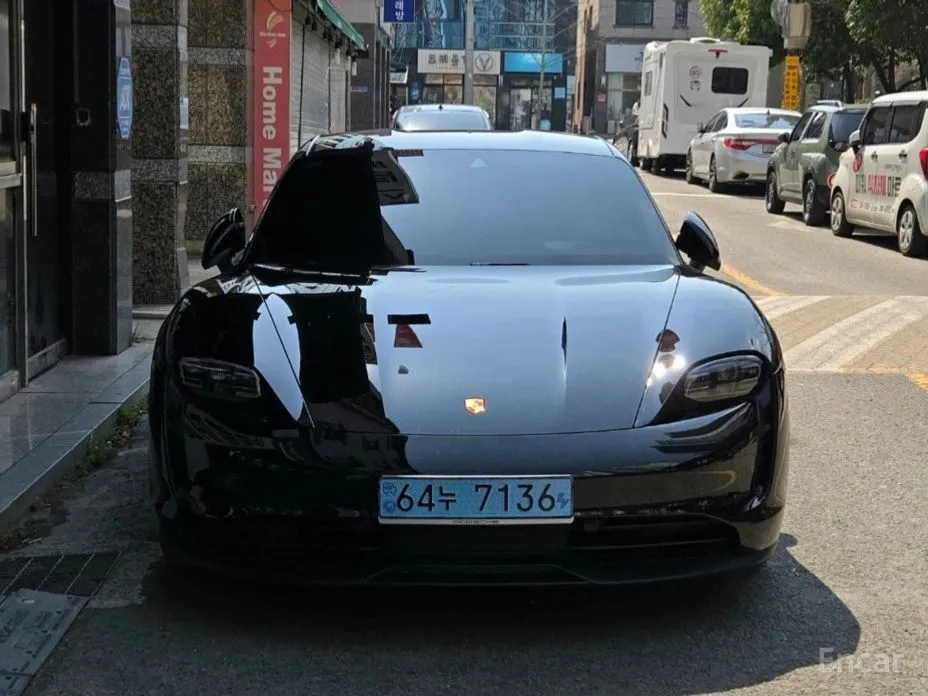 Фото 8 - Porsche Taycan