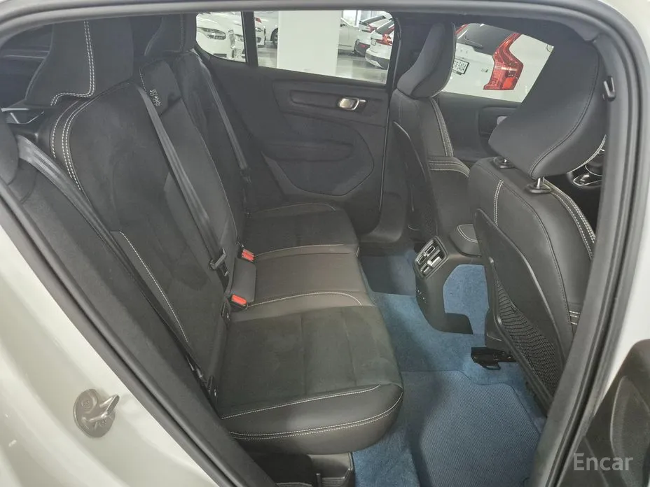 Фото 12 - Volvo C40