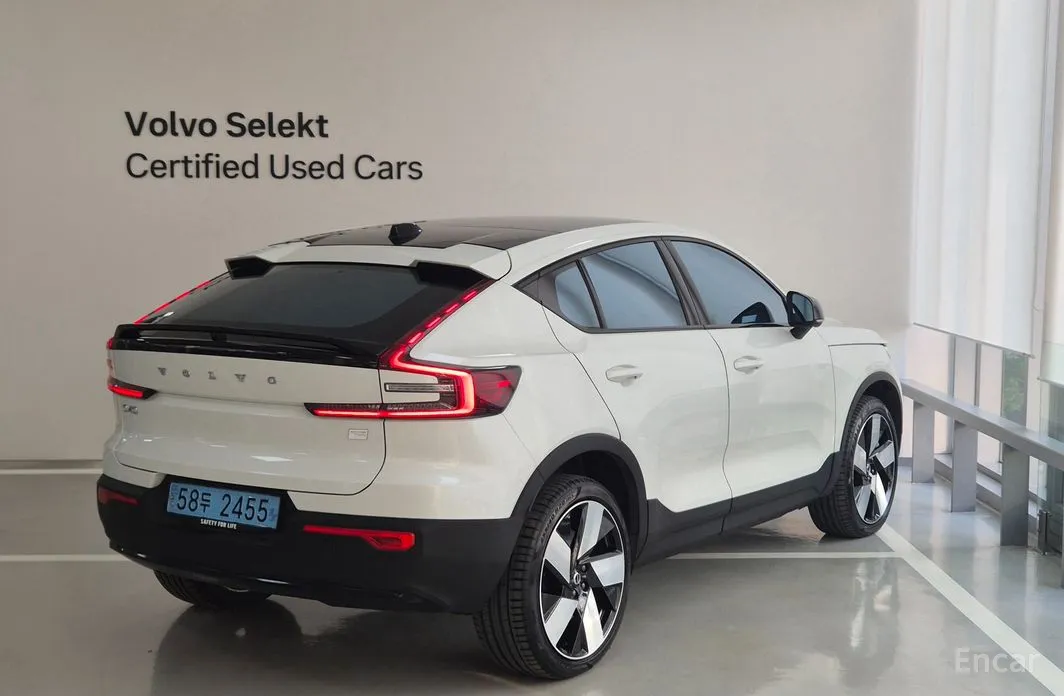 Фото 2 - Volvo C40