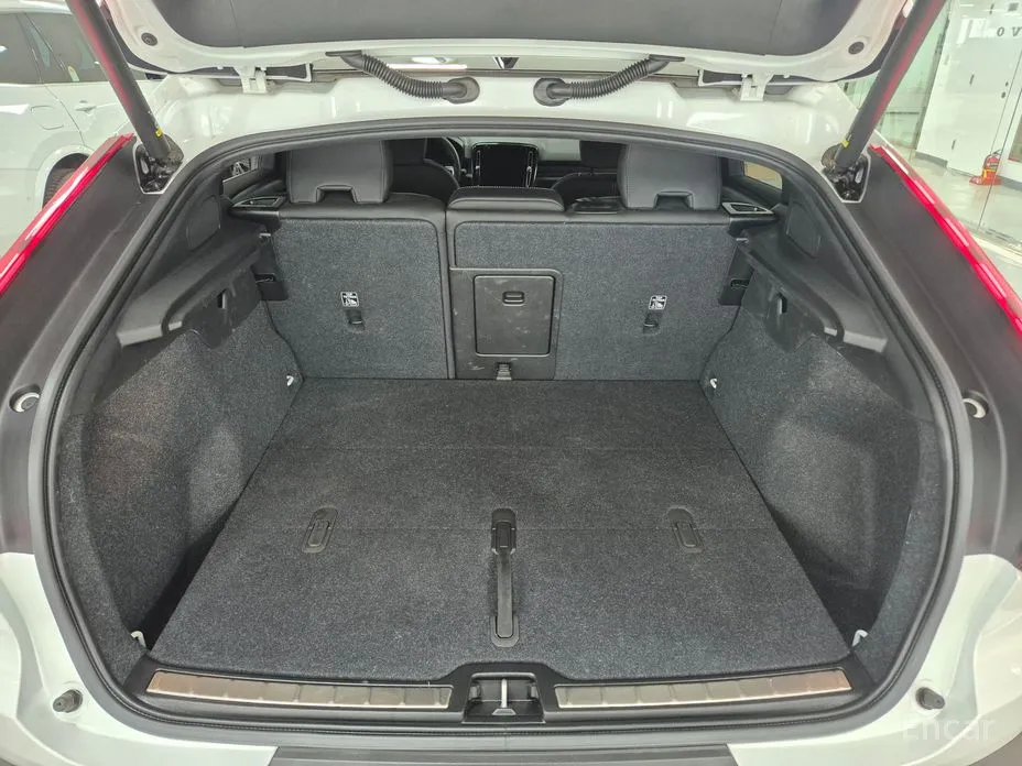 Фото 20 - Volvo C40