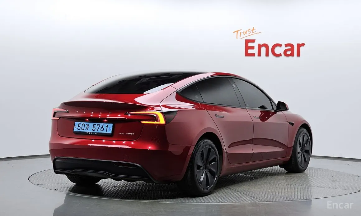 Фото 2 - Tesla Model 3