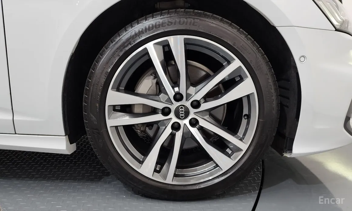 Фото 5 - Audi A6