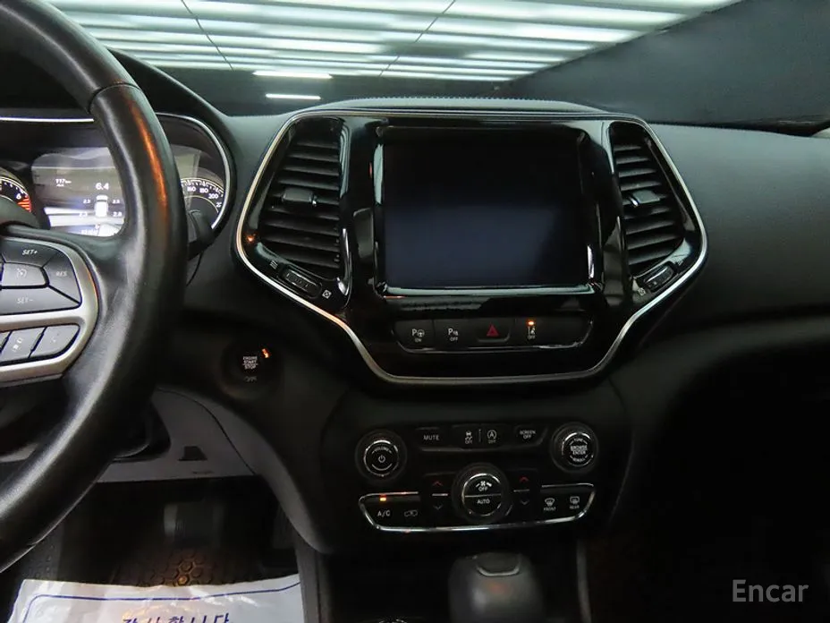 Фото 10 - Jeep Cherokee