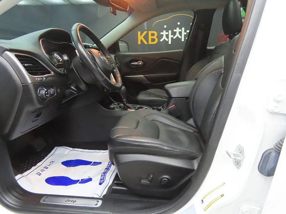 Фото 5 - Jeep Cherokee