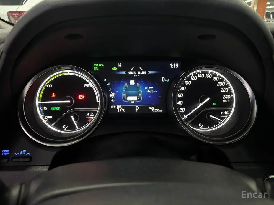 Фото 14 - Toyota Camry