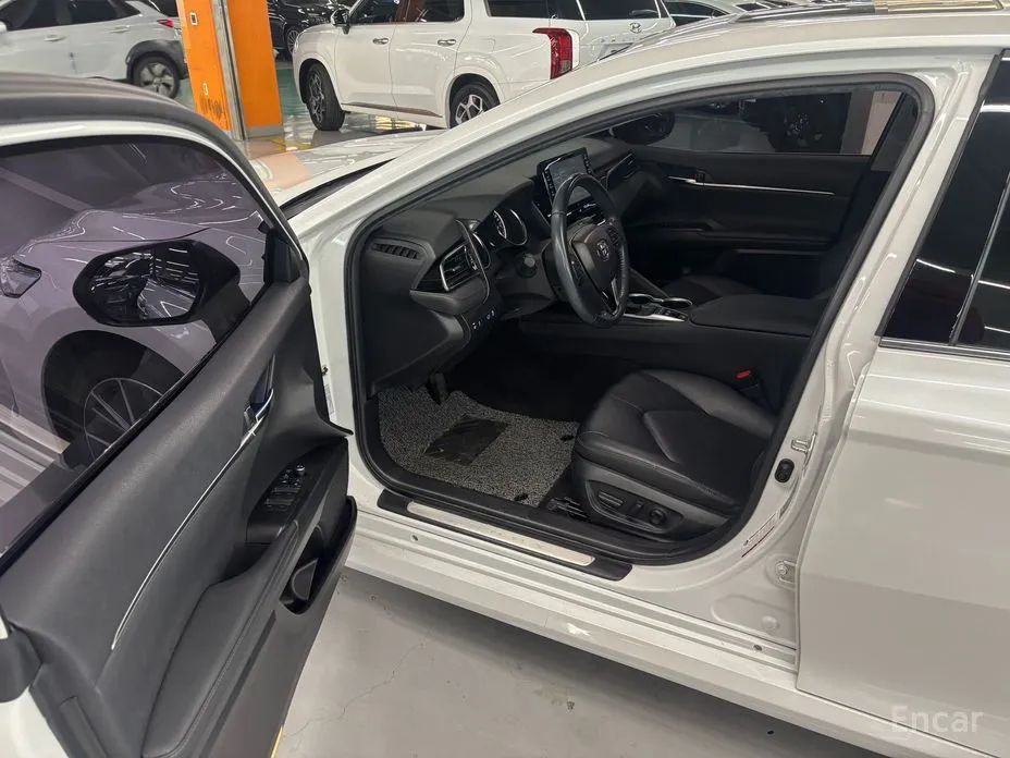 Фото 16 - Toyota Camry