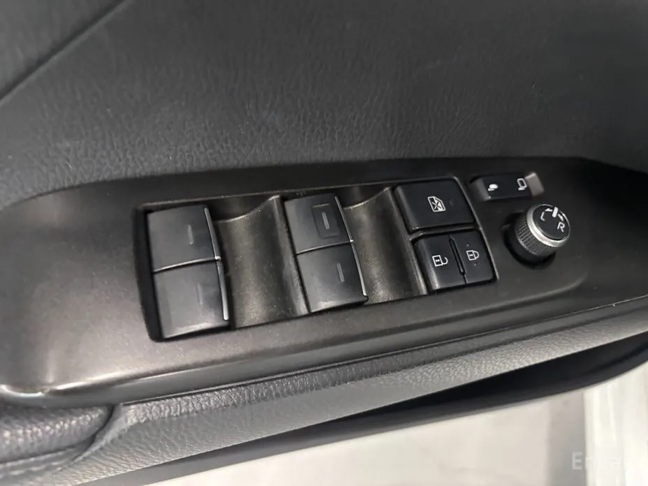 Фото 9 - Toyota Camry