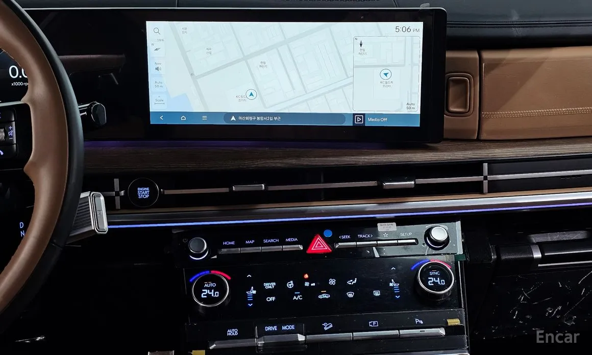 Фото 14 - Hyundai Santa Fe