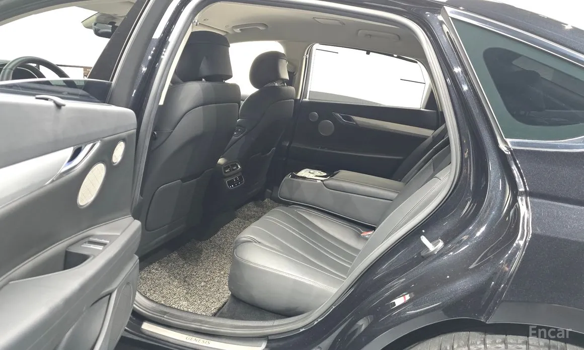 Фото 12 - Genesis G80