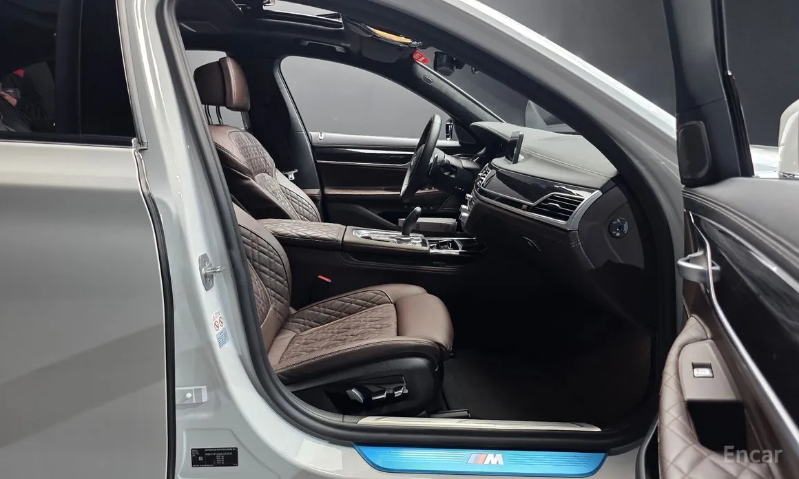 Фото 10 - BMW 7 Series