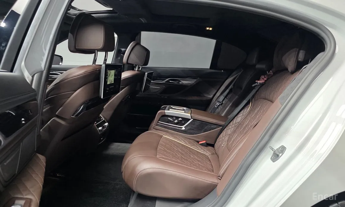 Фото 12 - BMW 7 Series