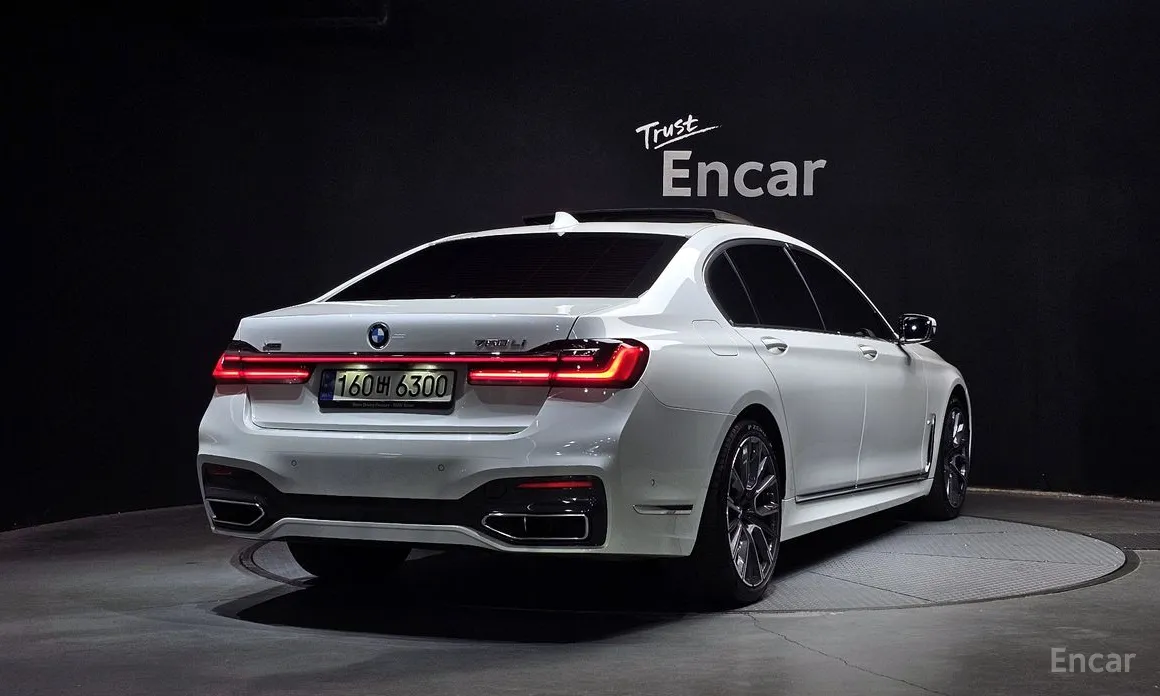 Фото 2 - BMW 7 Series
