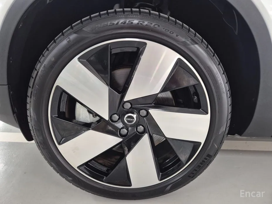 Фото 5 - Volvo C40