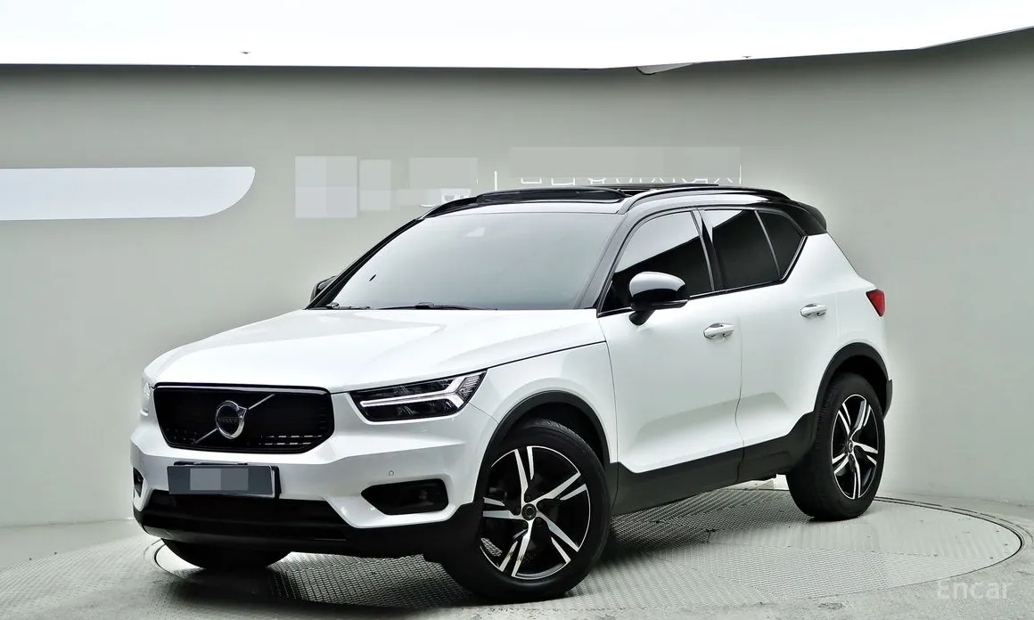 Фото 1 - Volvo XC40