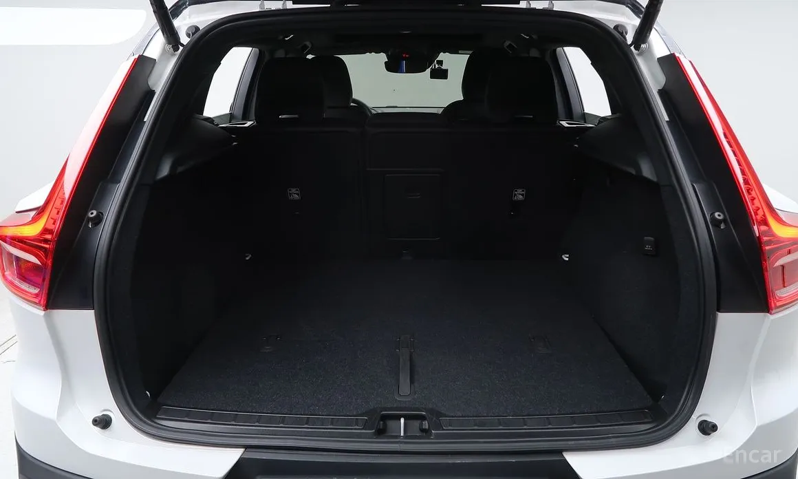 Фото 12 - Volvo XC40