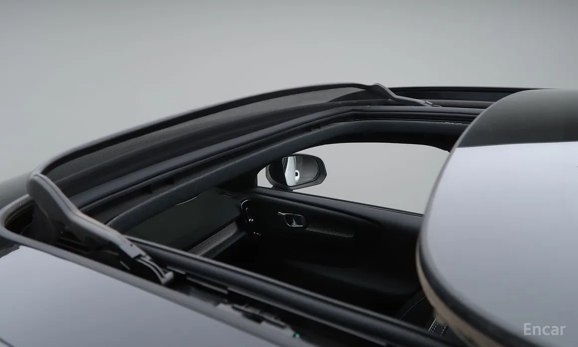 Фото 15 - Volvo XC40