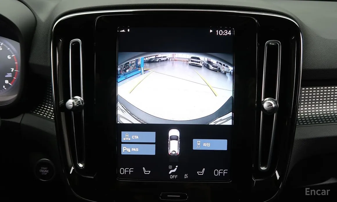 Фото 18 - Volvo XC40