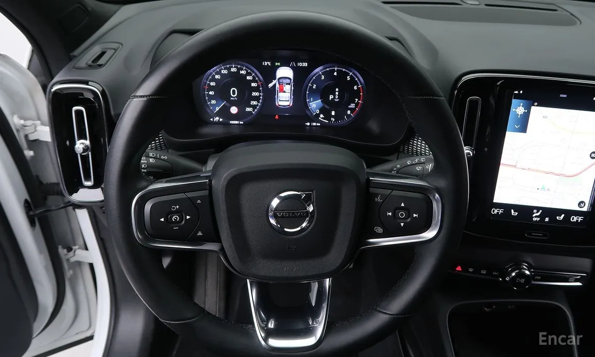 Фото 19 - Volvo XC40