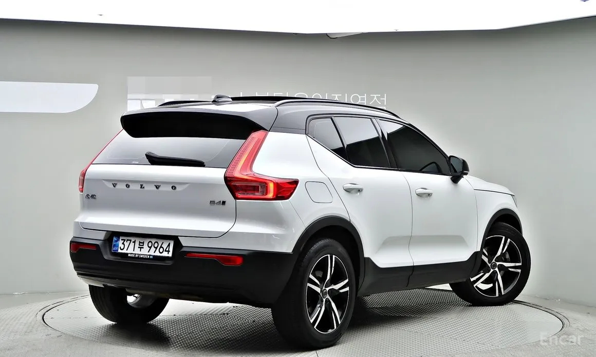 Фото 2 - Volvo XC40