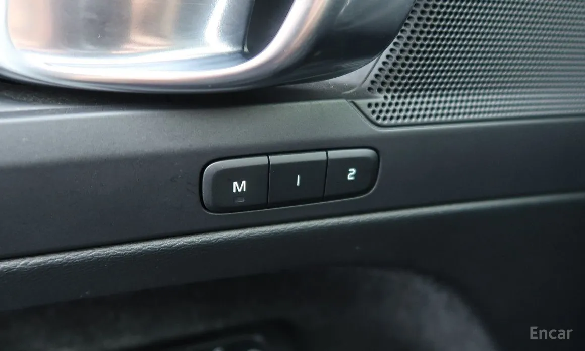 Фото 20 - Volvo XC40