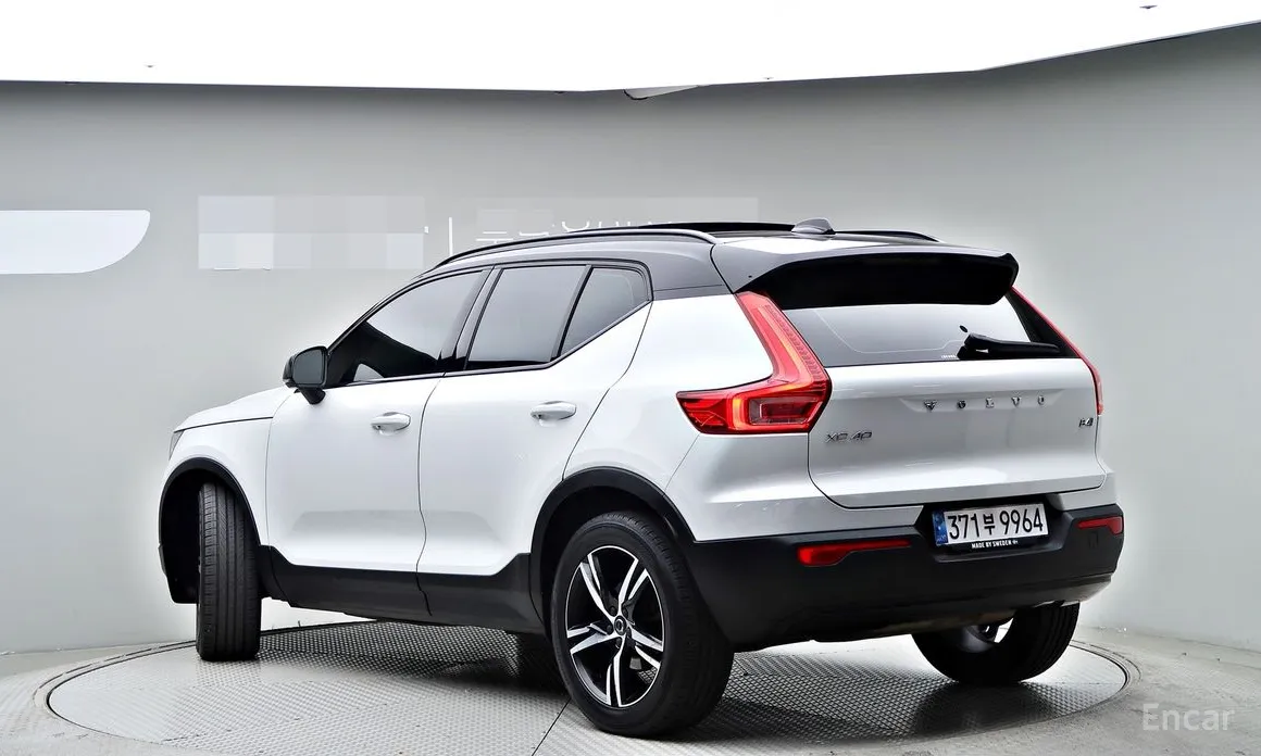 Фото 4 - Volvo XC40