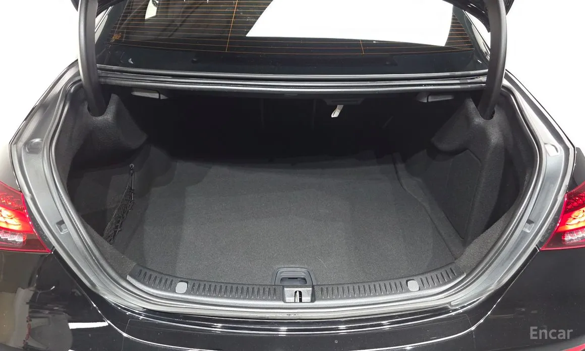 Фото 20 - Mercedes-Benz E-Class