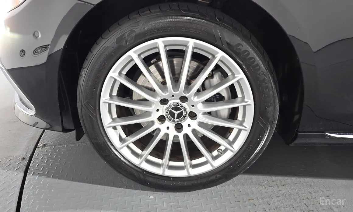 Фото 5 - Mercedes-Benz E-Class