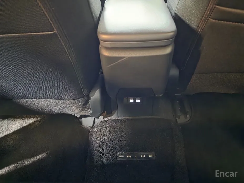 Фото 19 - Toyota Prius