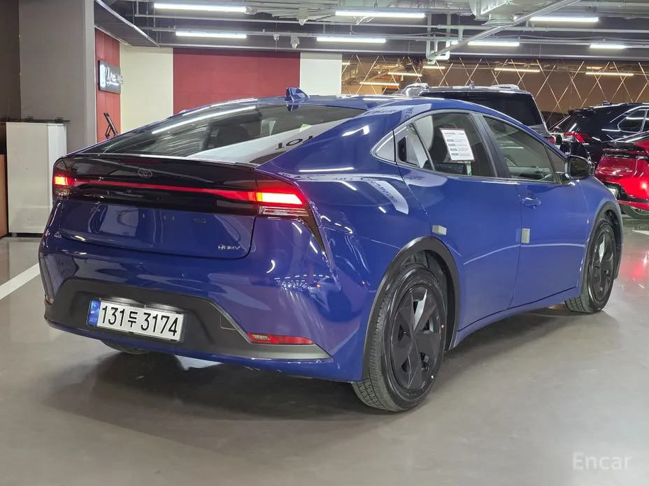 Фото 2 - Toyota Prius