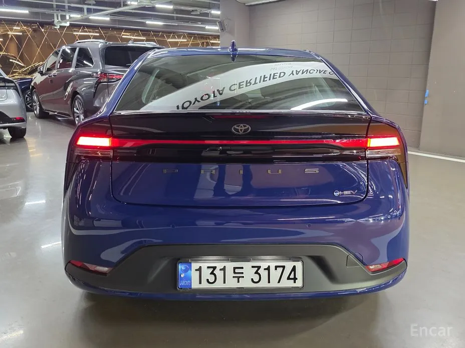 Фото 4 - Toyota Prius