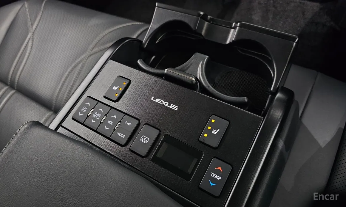 Фото 17 - Lexus ES