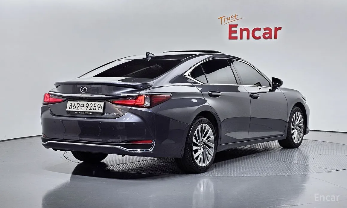 Фото 2 - Lexus ES