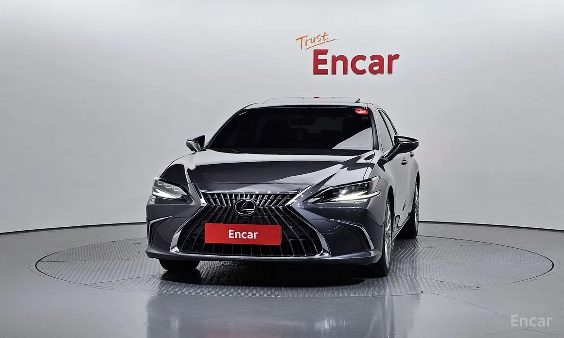 Фото 3 - Lexus ES