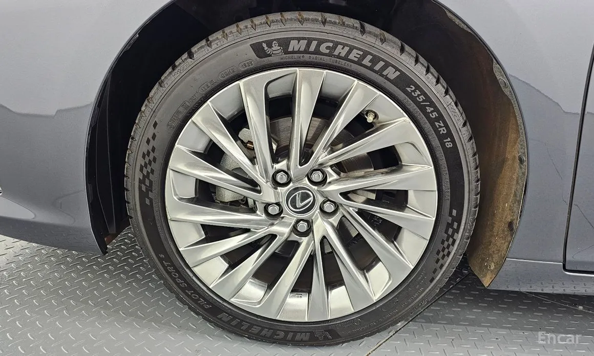 Фото 5 - Lexus ES