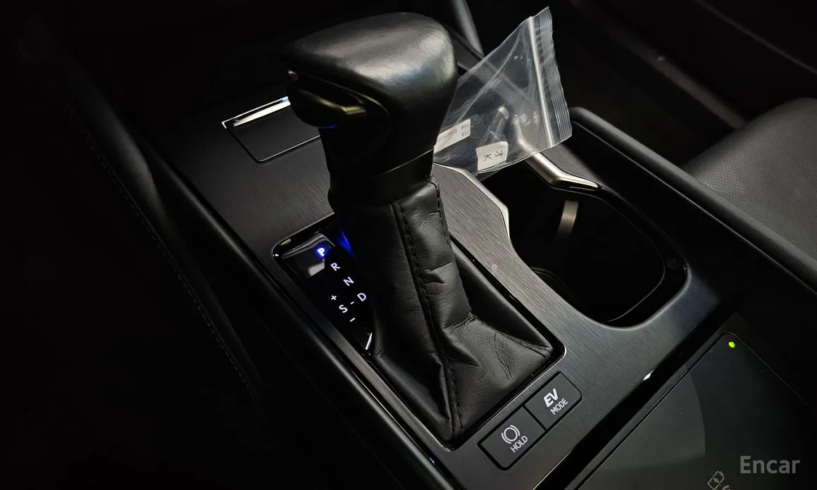 Фото 9 - Lexus ES