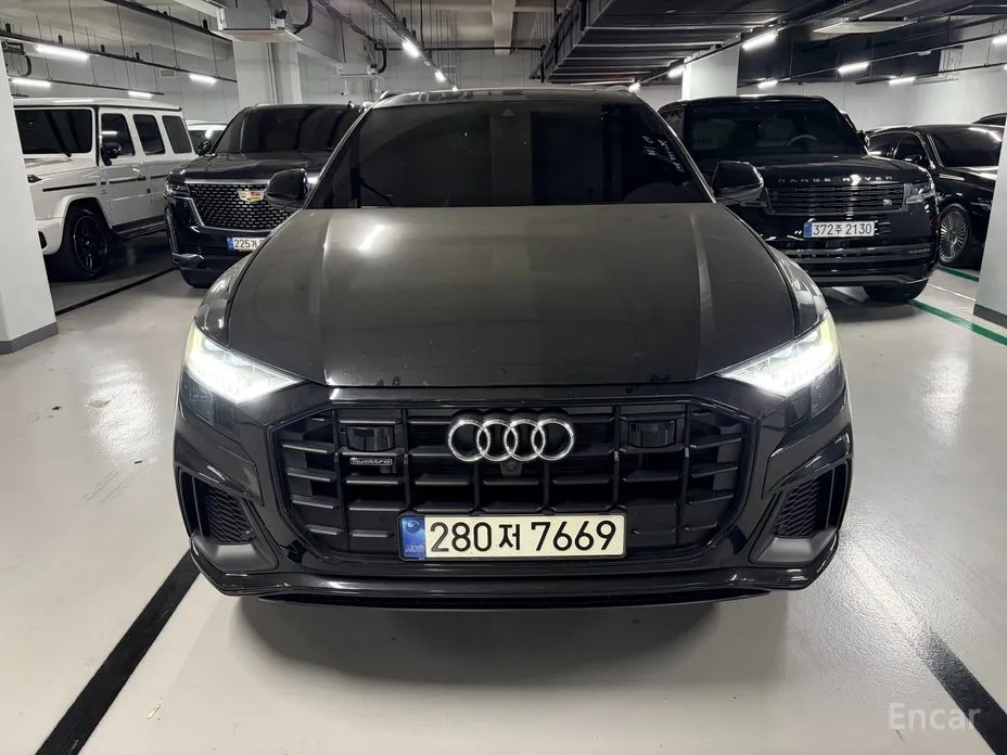 Фото 1 - Audi Q8