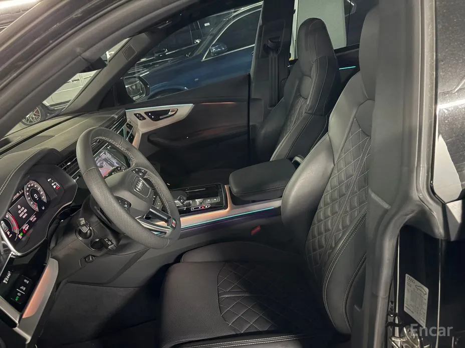 Фото 10 - Audi Q8