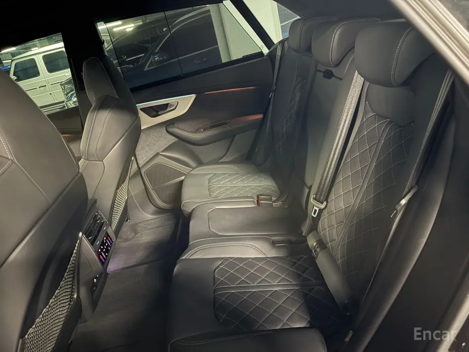 Фото 11 - Audi Q8