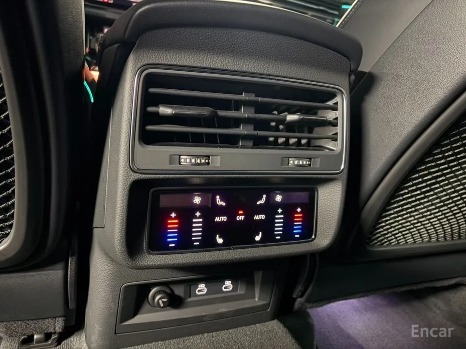 Фото 14 - Audi Q8