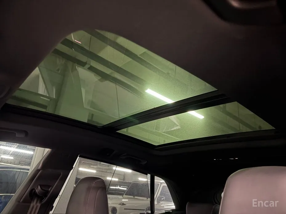 Фото 15 - Audi Q8