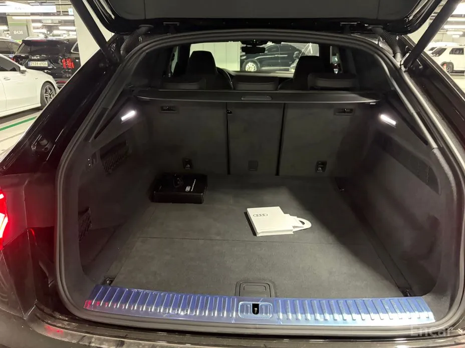 Фото 17 - Audi Q8