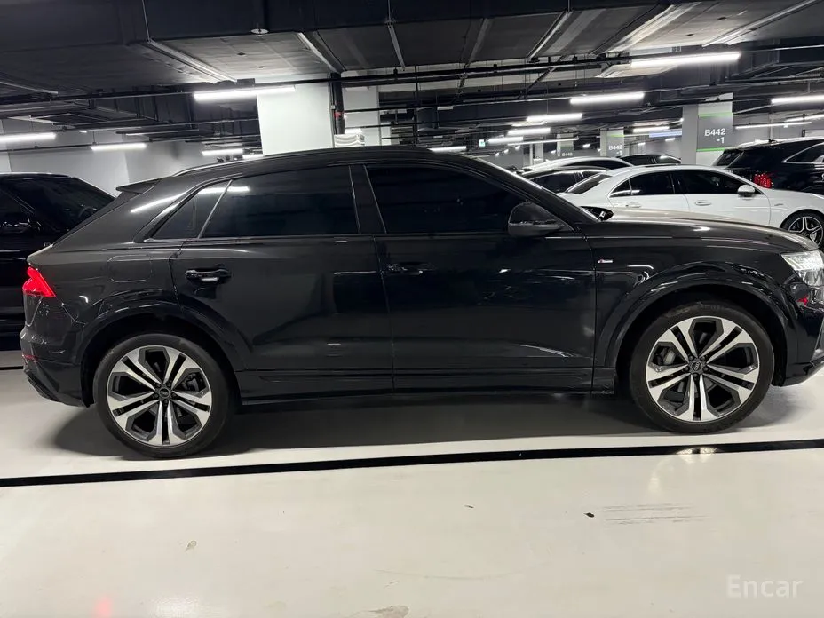 Фото 3 - Audi Q8