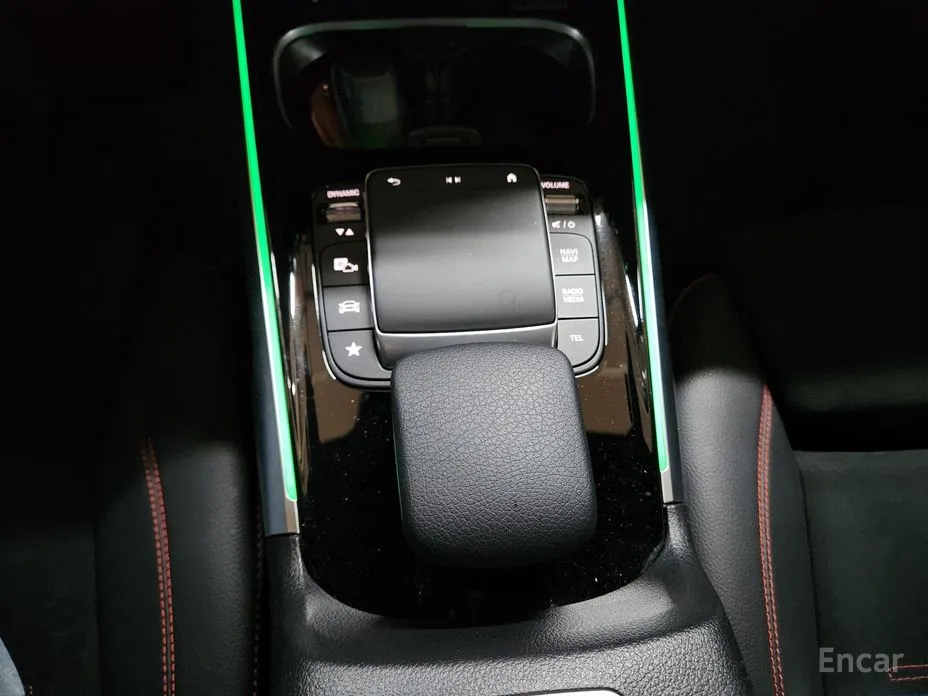 Фото 15 - Mercedes-Benz GLB-Class