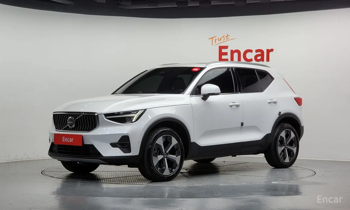 Фото 1 - Volvo XC40