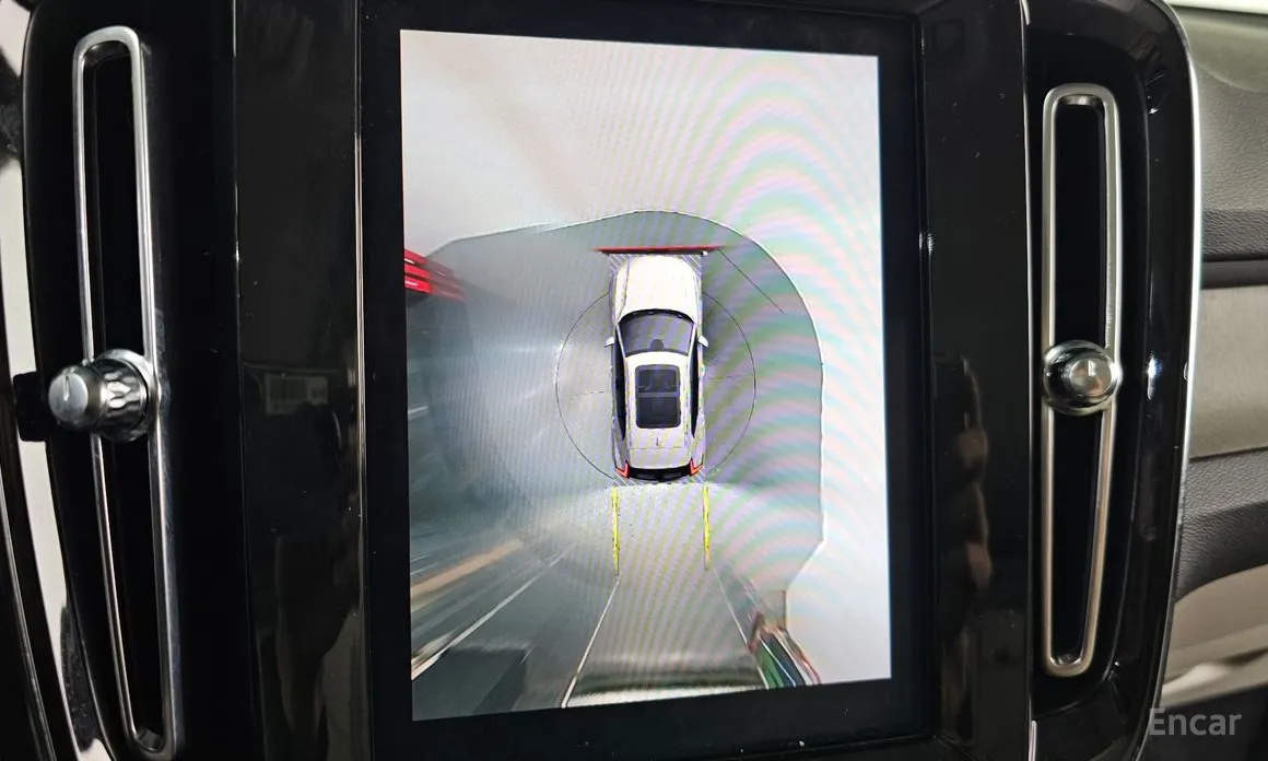 Фото 15 - Volvo XC40