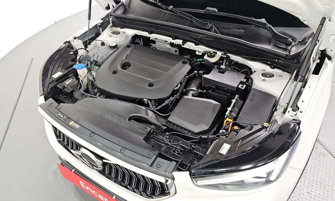 Фото 6 - Volvo XC40