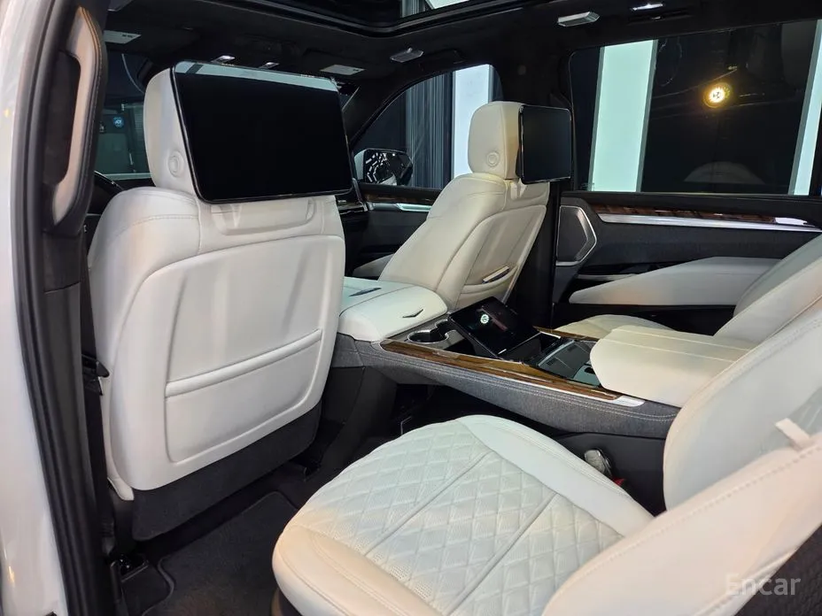 Фото 11 - Cadillac Escalade