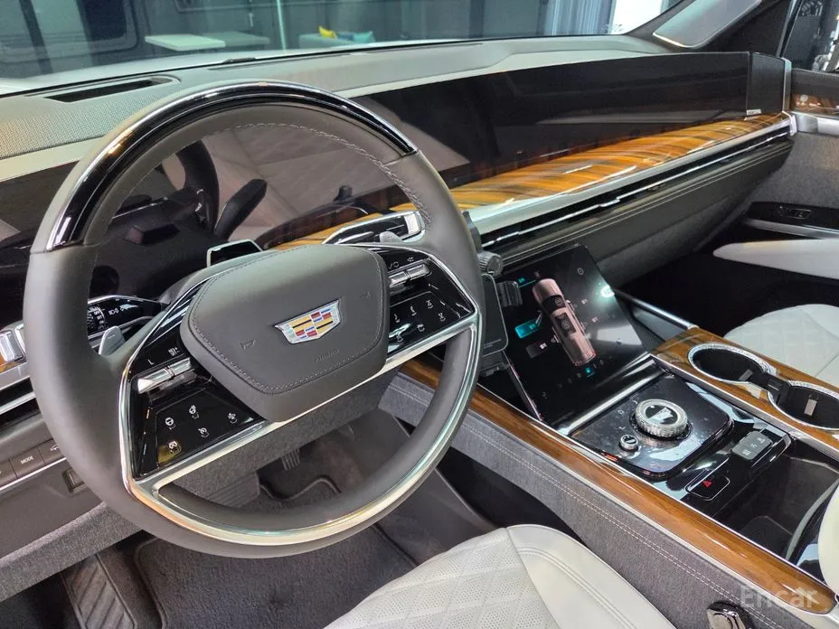 Фото 15 - Cadillac Escalade